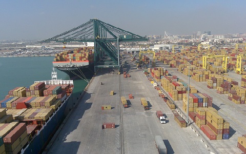 Vista de contenedores marÃ­timos en el Puerto de Valencia.